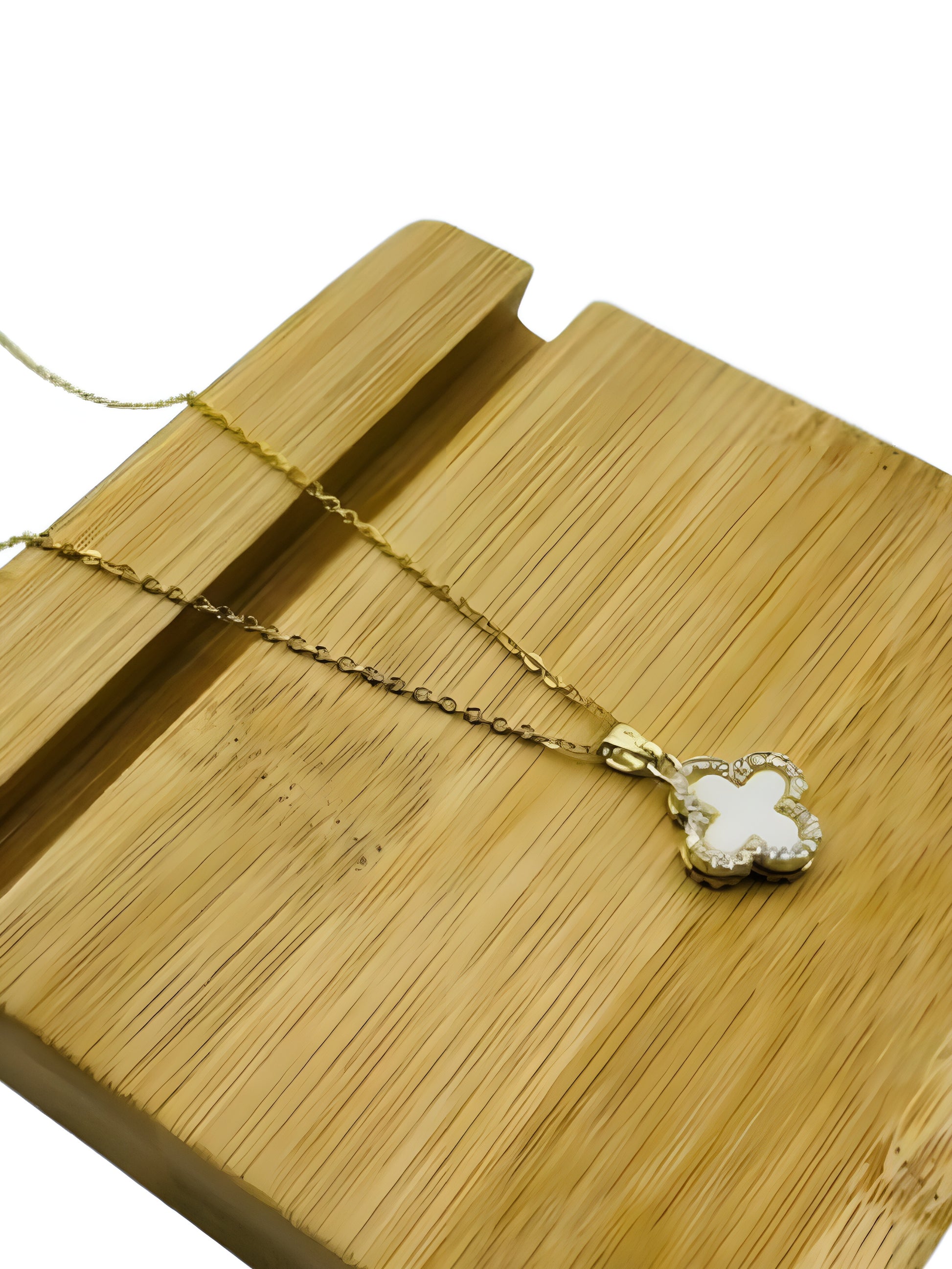 CLOVER NECKLACE